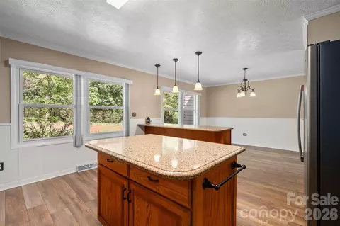 Kitchen - 519 Nellie John Dr, Clyde, NC 28721 photo 2 of 5