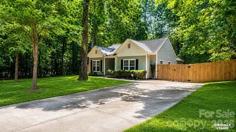 5050 Gibbons Link Rd, Charlotte, NC 28269