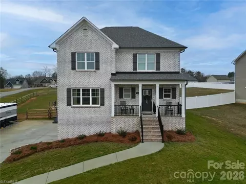 360 Wynnfall Dr, Lexington, NC 27295