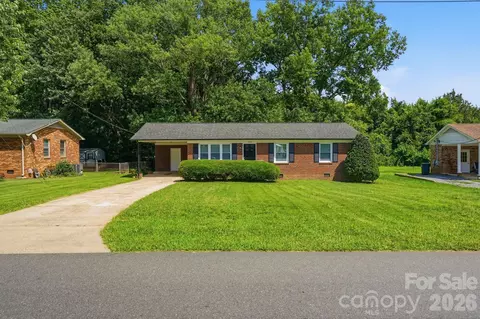 5008 Sea Oates Ln, Bessemer City, NC 28016