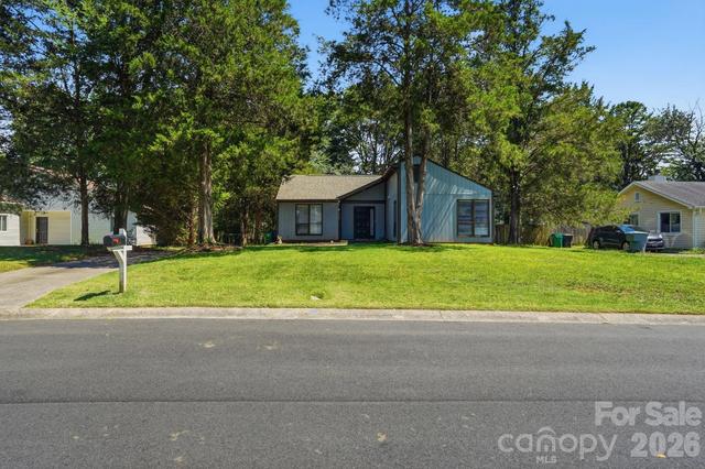 11813 Moonridge Dr, Charlotte, NC 28226