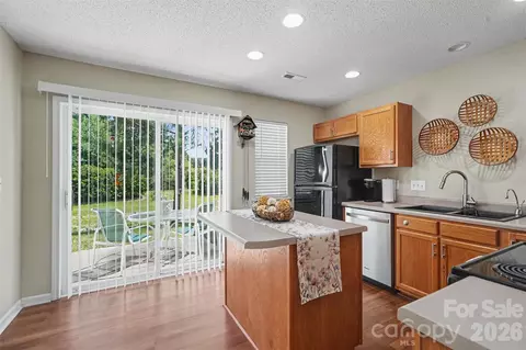 605 Gelderland Dr, Matthews, NC 28104