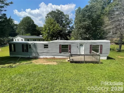 21 E Zeb Vance St, Marion, NC 28752