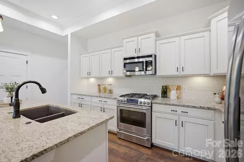 Kitchen - 18745 Daymark Dr, Cornelius, NC 28031 photo 5 of 7
