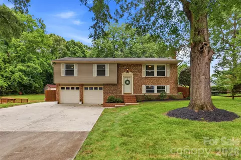 716 Regency Dr, Charlotte, NC 28211