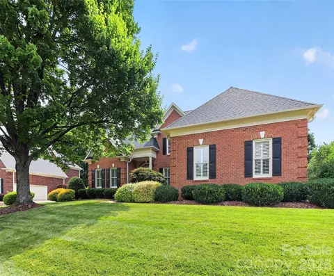 6907 Meadow Run Ln, Charlotte, NC 28277
