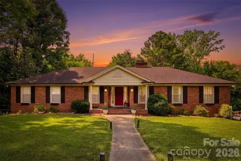 2620 Lynbridge Dr, Charlotte, NC 28226