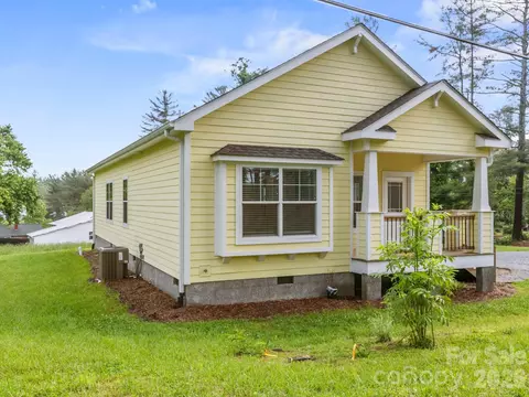 1508 Pennsylvania Ave, Hendersonville, NC 28739