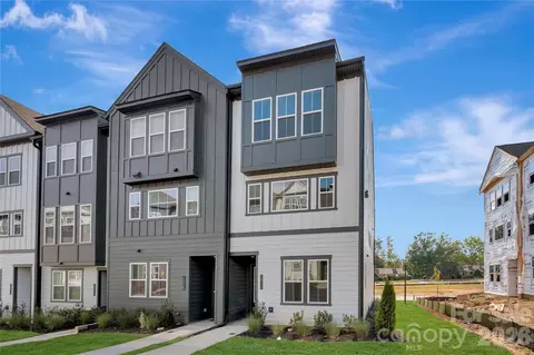 1311 Sandstar Ln, Charlotte, NC 28226