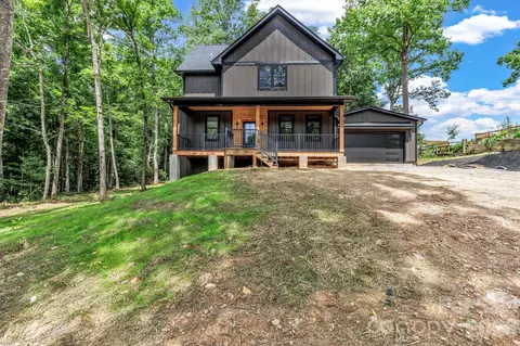 80 Goldenwood Ln, Mills River, NC 28759
