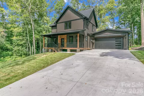 80 Goldenwood Ln, Mills River, NC 28759
