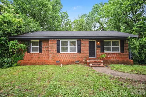 3700 Sargeant Dr, Charlotte, NC 28217