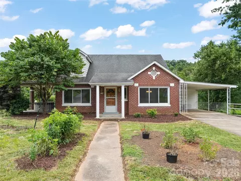 654 Ratcliff Cove Rd, Waynesville, NC 28786