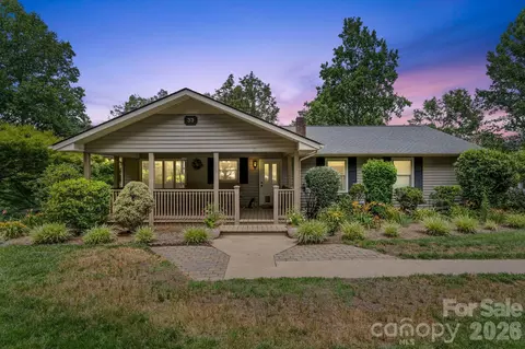 33 Coffey Cir, Asheville, NC 28806