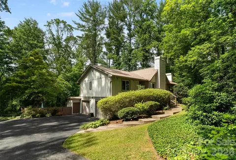 16 Canterbury Dr, Arden, NC 28704