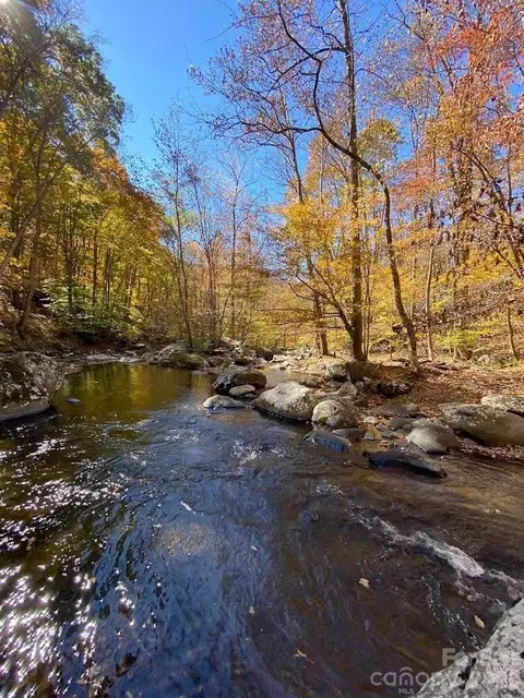 39 Rogers Creek Dr, Bakersville, NC 28705