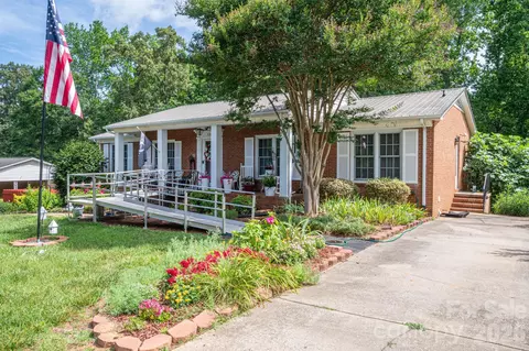 818 Hill St, Shelby, NC 28152