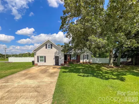 Exterior - 3914 Matthew Dr, Monroe, NC 28110 photo 3 of 10