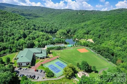 109 Laurel Ln, Beech Mountain, NC 28604