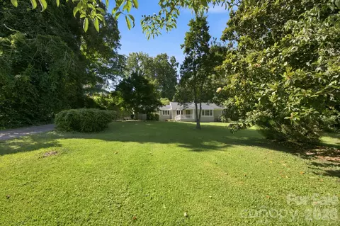 827 Jefferson Dr, Charlotte, NC 28270