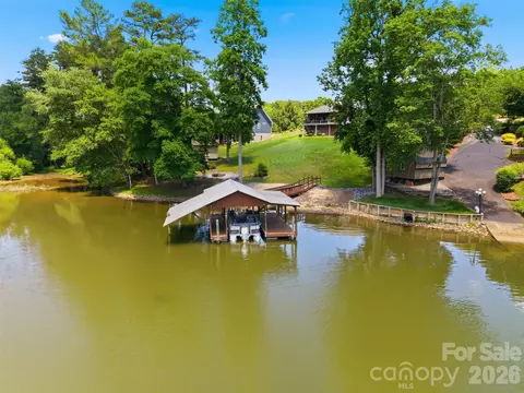 495 Windsor Dr, Taylorsville, NC 28681