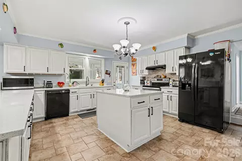 135 Old Gregory Ln, Lancaster, SC 29720