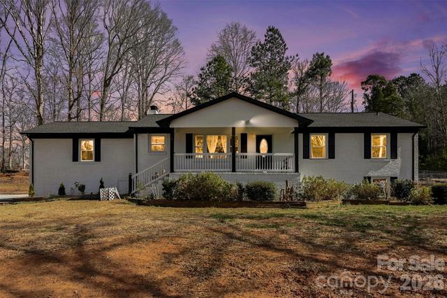 135 Old Gregory Ln, Lancaster, SC 29720