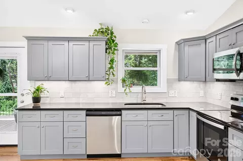 Kitchen - 2546 Old Clyde Rd, Clyde, NC 28721 photo 6 of 6