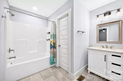 Bath - 2546 Old Clyde Rd, Clyde, NC 28721 photo 1 of 3