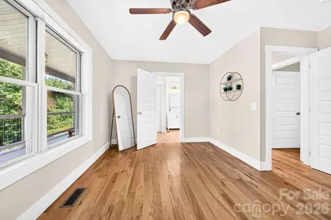 Bedroom - 2546 Old Clyde Rd, Clyde, NC 28721 photo 2 of 3