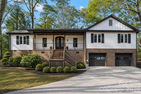 16 Tanglewood Rd, Lake Wylie, SC 29710