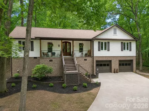 16 Tanglewood Rd, Lake Wylie, SC 29710