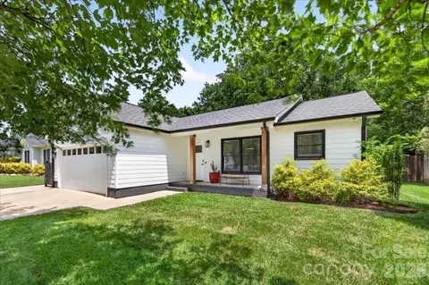 8610 Brookstead Dr, Charlotte, NC 28215