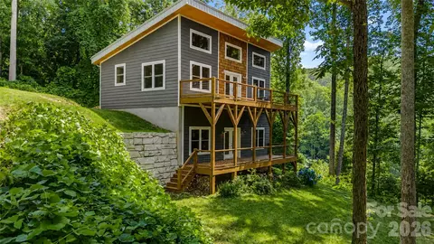 19 Sassafras Valley Rd, Swannanoa, NC 28778