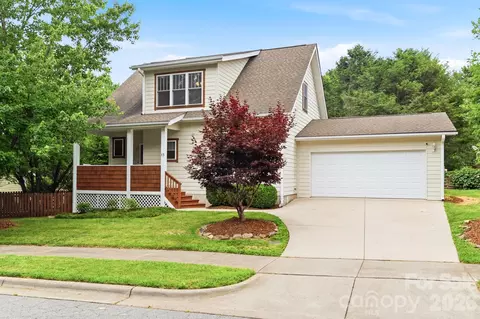 13 Triple H Dr, Asheville, NC 28806