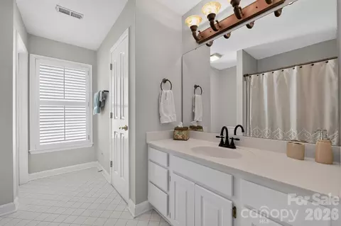 516 Shelton St, Charlotte, NC 28270