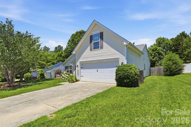 144 Golden Valley Dr, Mooresville, NC 28115