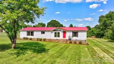 2596 Midnight Dr, Claremont, NC 28610
