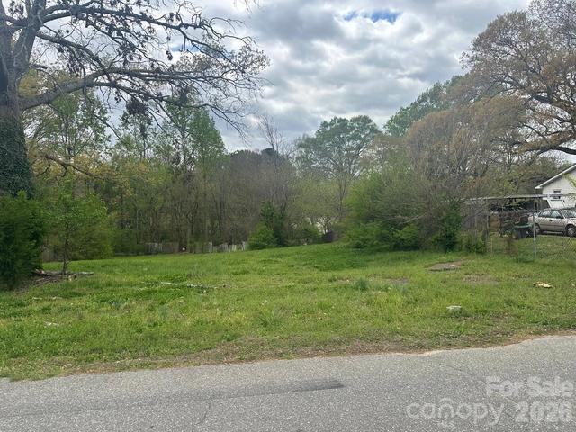 306 E Louisiana Ave, Bessemer City, NC 28016