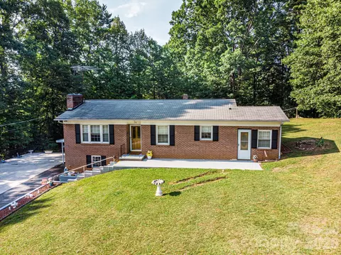 119 Foothill Dr, Lenoir, NC 28645