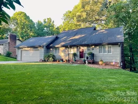 446 17th Avenue Ne Dr NE, Hickory, NC 28601