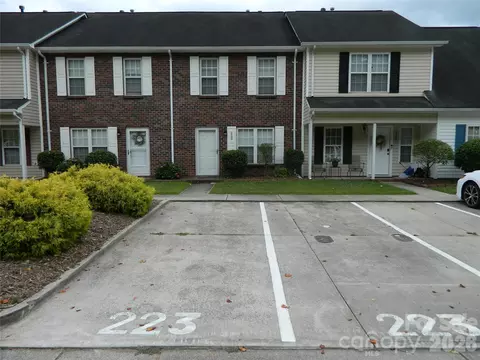 223 Linkside Se Ct SE, Lenoir, NC 28645
