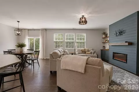 136 Haddonsfield Dr, Mooresville, NC 28115
