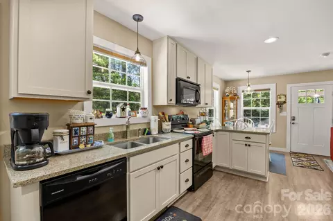 Kitchen - 54 Thad Johnson Rd, Saluda, NC 28773 photo 3 of 4