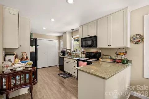 Kitchen - 54 Thad Johnson Rd, Saluda, NC 28773 photo 2 of 4