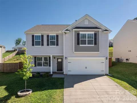 907 Newport Ct, Asheville, NC 28806