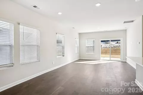 Living - 1523 31st Ne St NE, Conover, NC 28613 photo 1 of 4