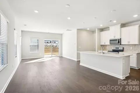 Living - 1523 31st Ne St NE, Conover, NC 28613 photo 3 of 4