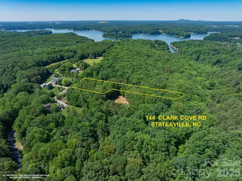 162 Clark Cove Rd, Statesville, NC 28677
