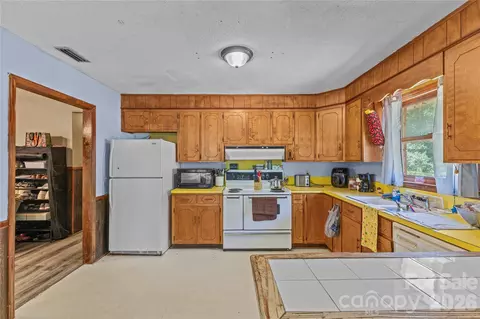 Kitchen - 3304 Griffith Rd, Monroe, NC 28112 photo 3 of 4